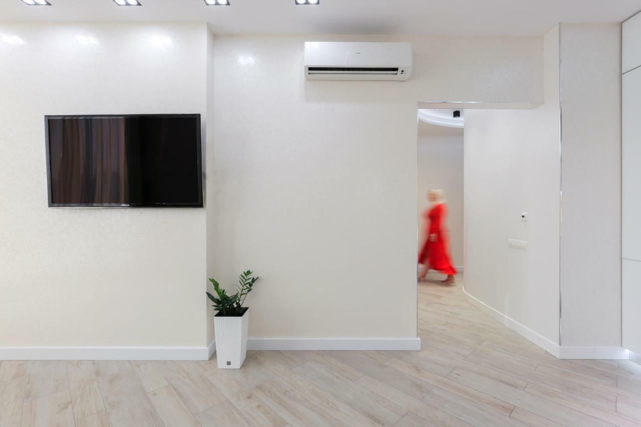 Black&White Apartment In Smart Plaza Kijów Zewnętrze zdjęcie