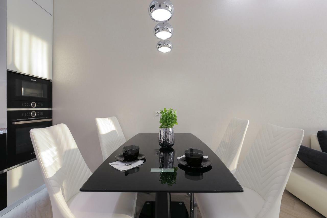Black&White Apartment In Smart Plaza Kijów Zewnętrze zdjęcie