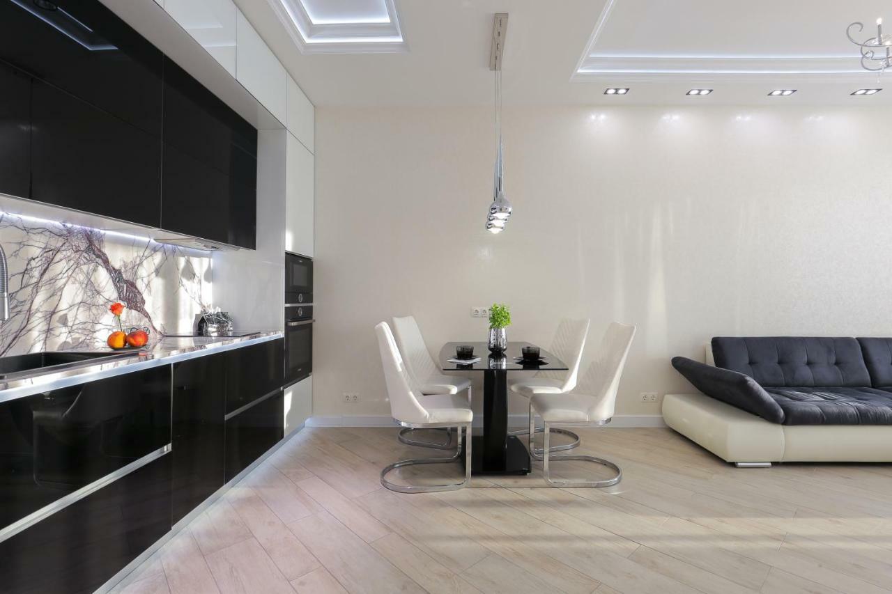 Black&White Apartment In Smart Plaza Kijów Zewnętrze zdjęcie